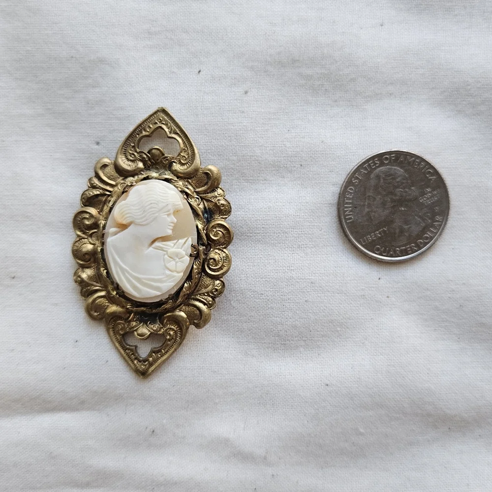 Vtg/Antique Hand Carved Genuine Shell Cameo Brooch